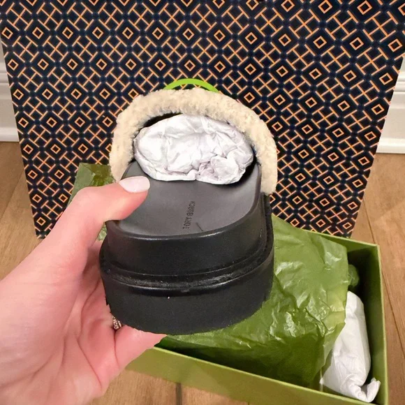 Tory Burch Everly Anatomic Lug Sandals Moccasin Curly Buttermilk Black Size 7 - Picture 4 of 8